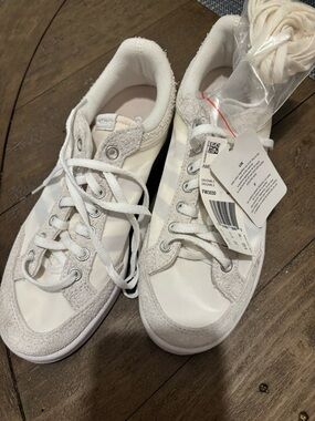 2019
Donald Glover x adidas Americana Low Consortium 'Off-White'